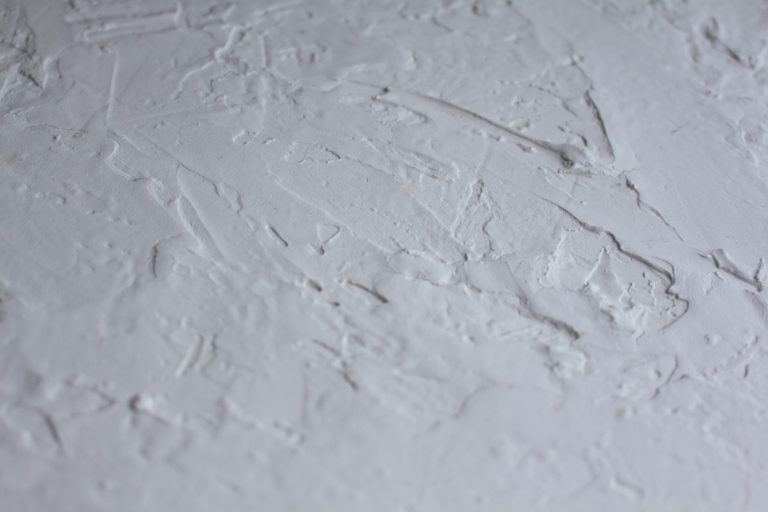 La fibre de bois à enduire convient-elle vraiment aux murs anciens ?