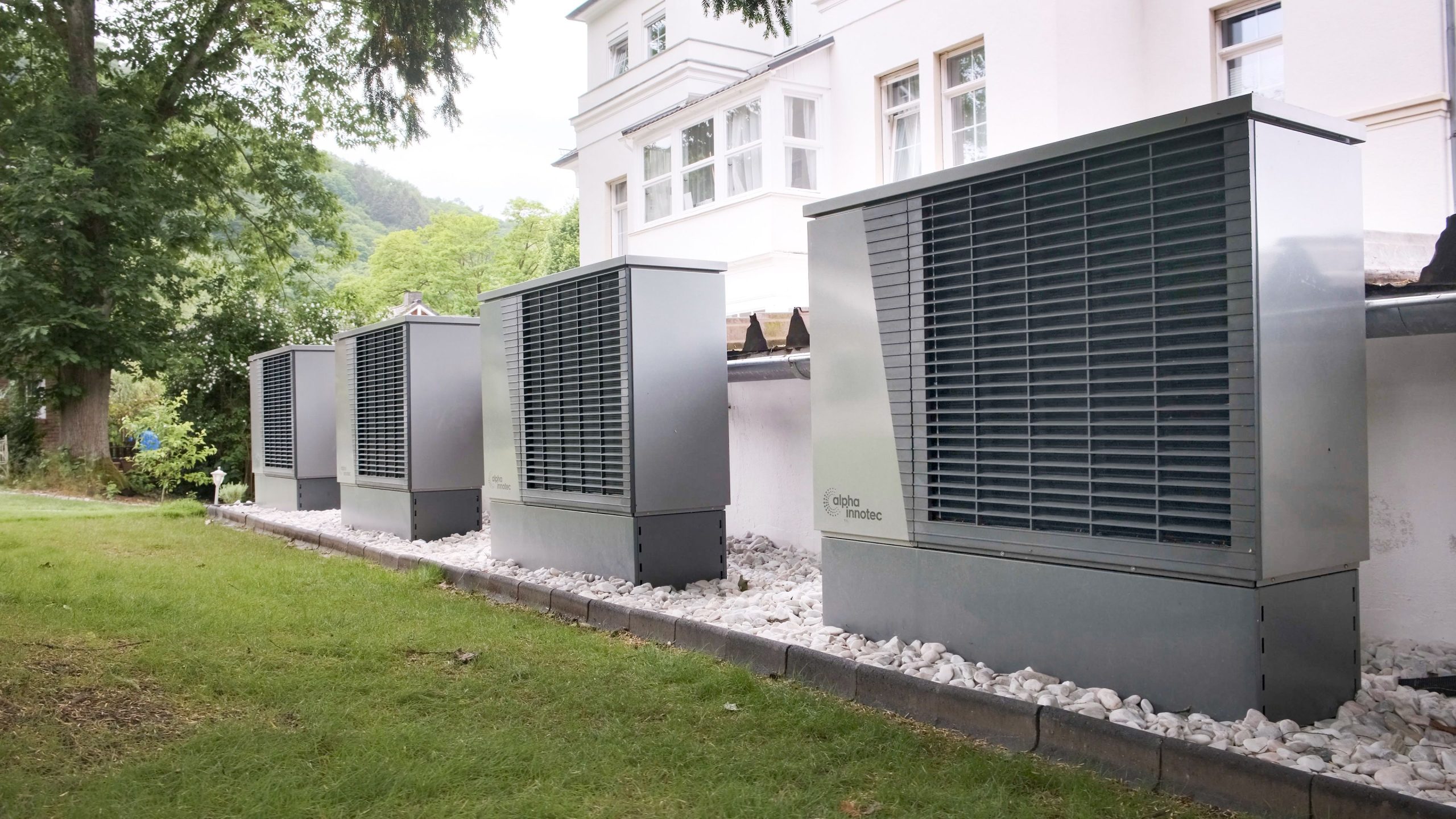 Rangée pompes à chaleur bâtiment énergie durable