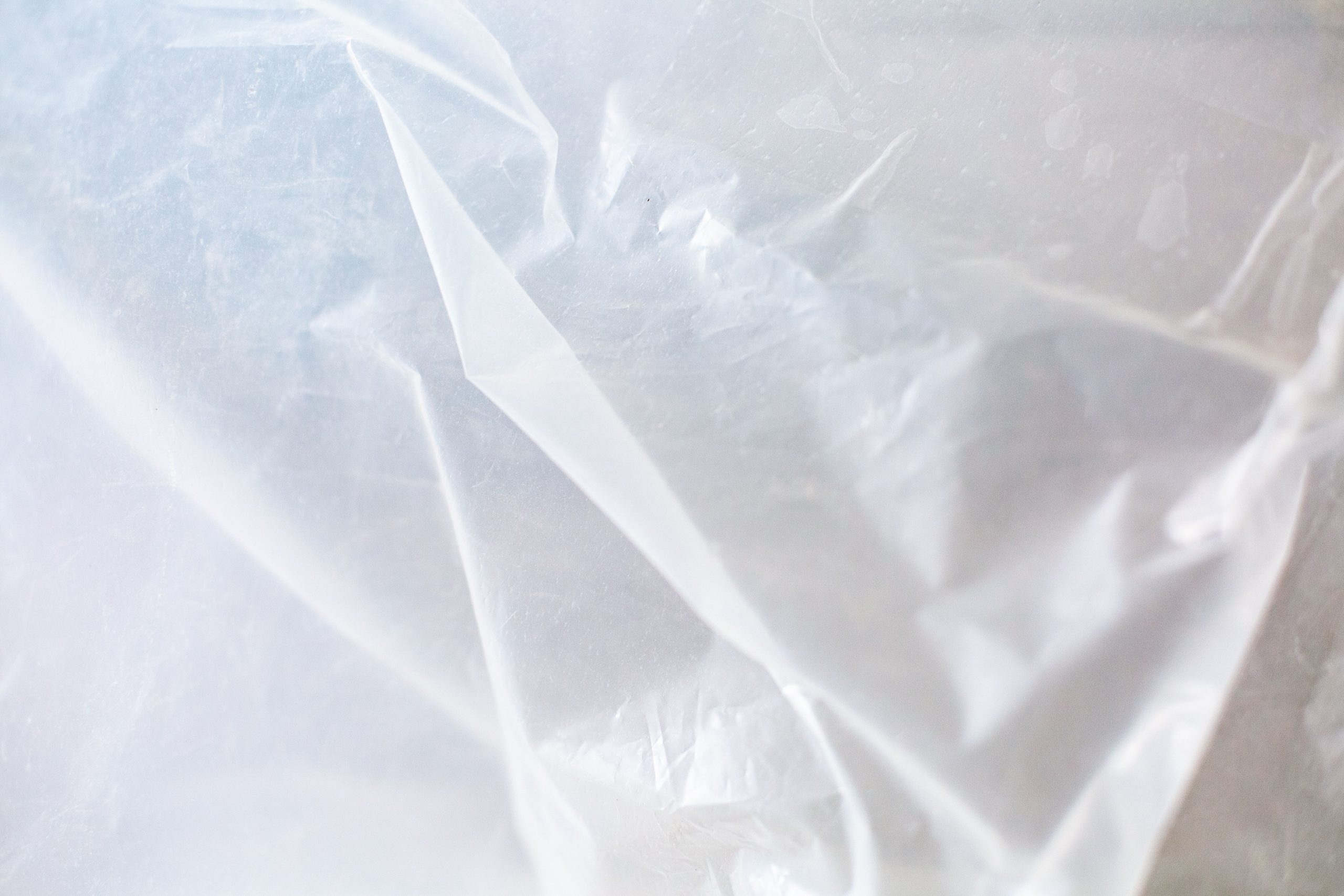 Film plastique transparent pour protéger les surfaces