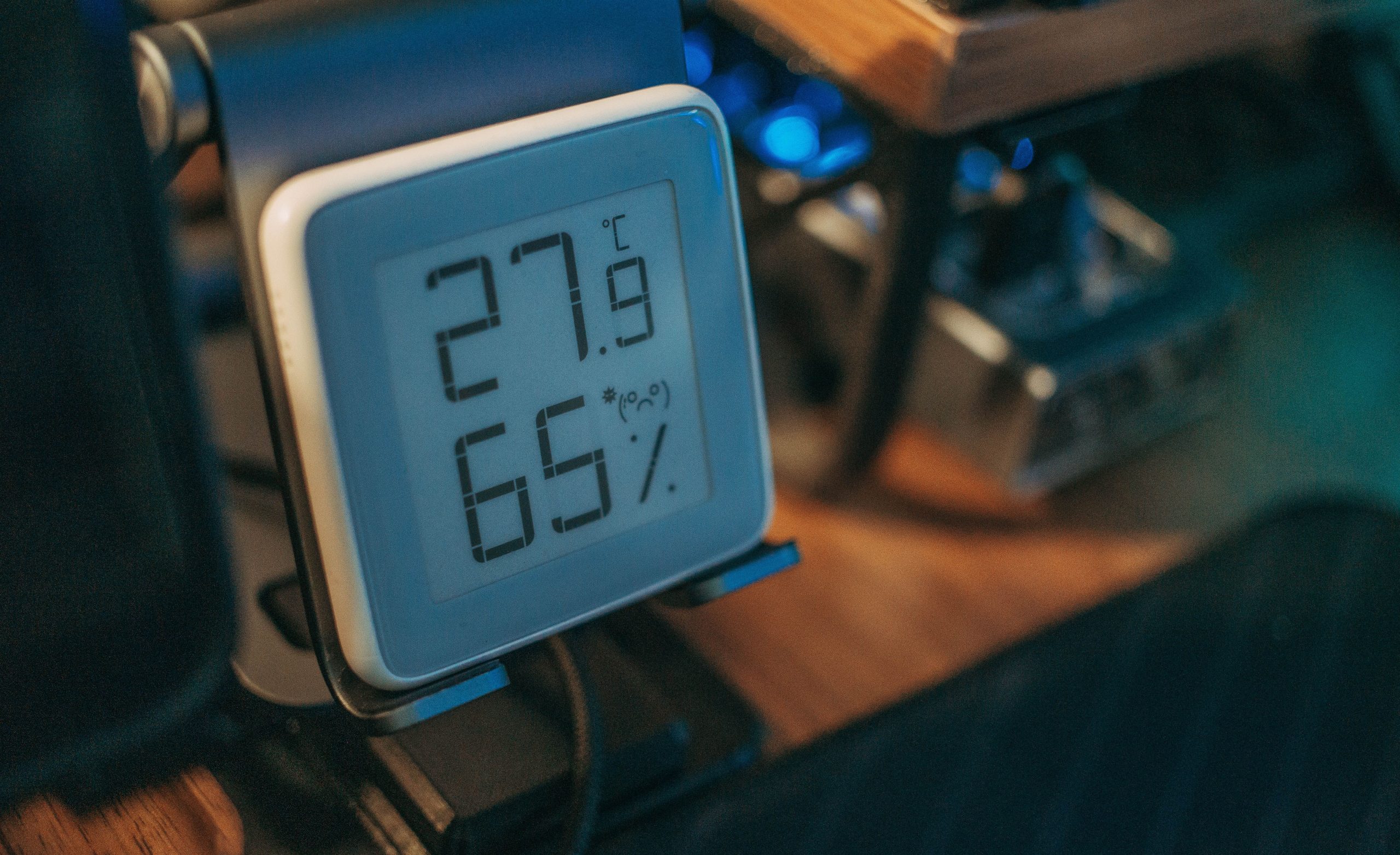 Hygrometre numerique affichant temperature et humidite