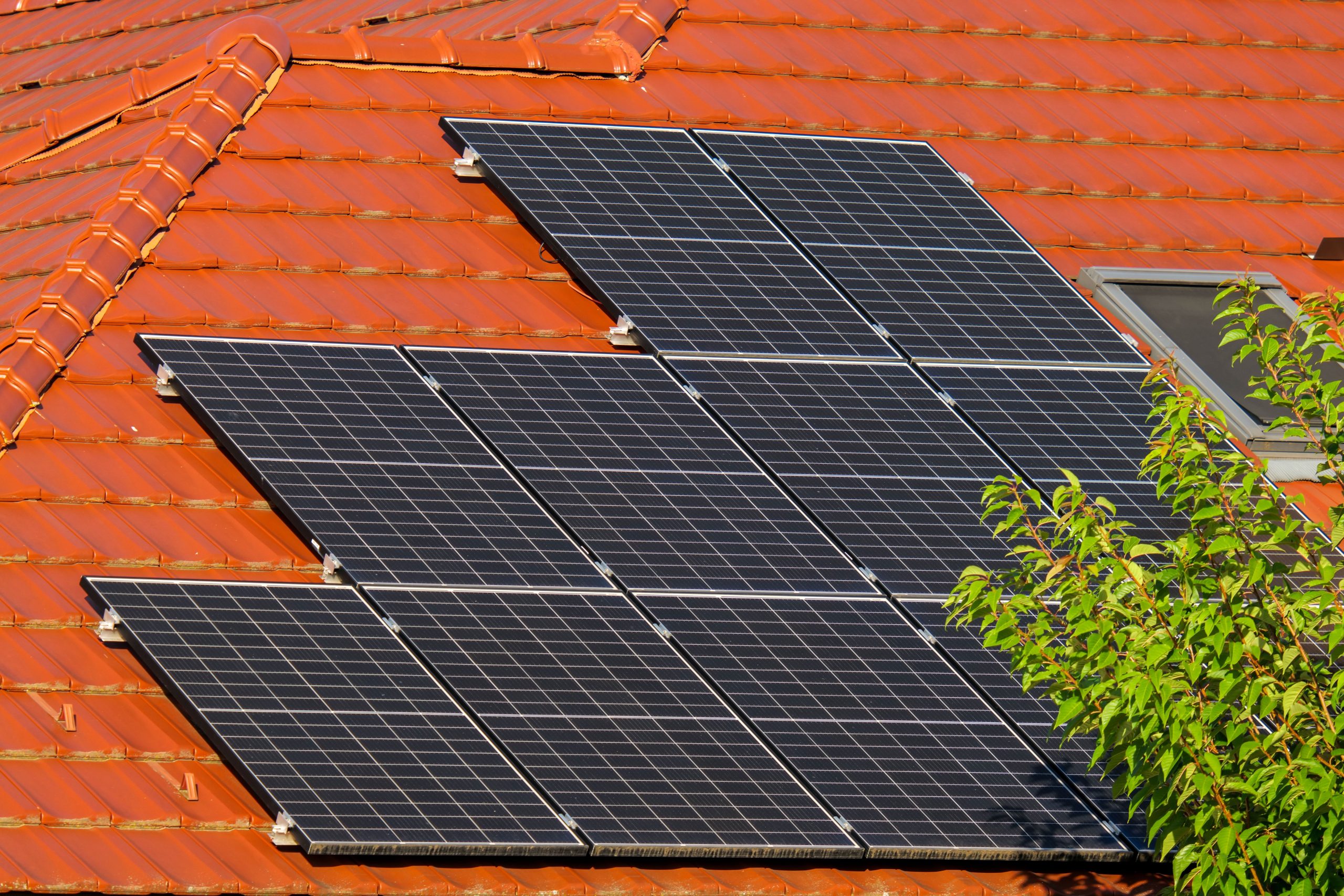 Panneaux solaires toiture rouge Croatie