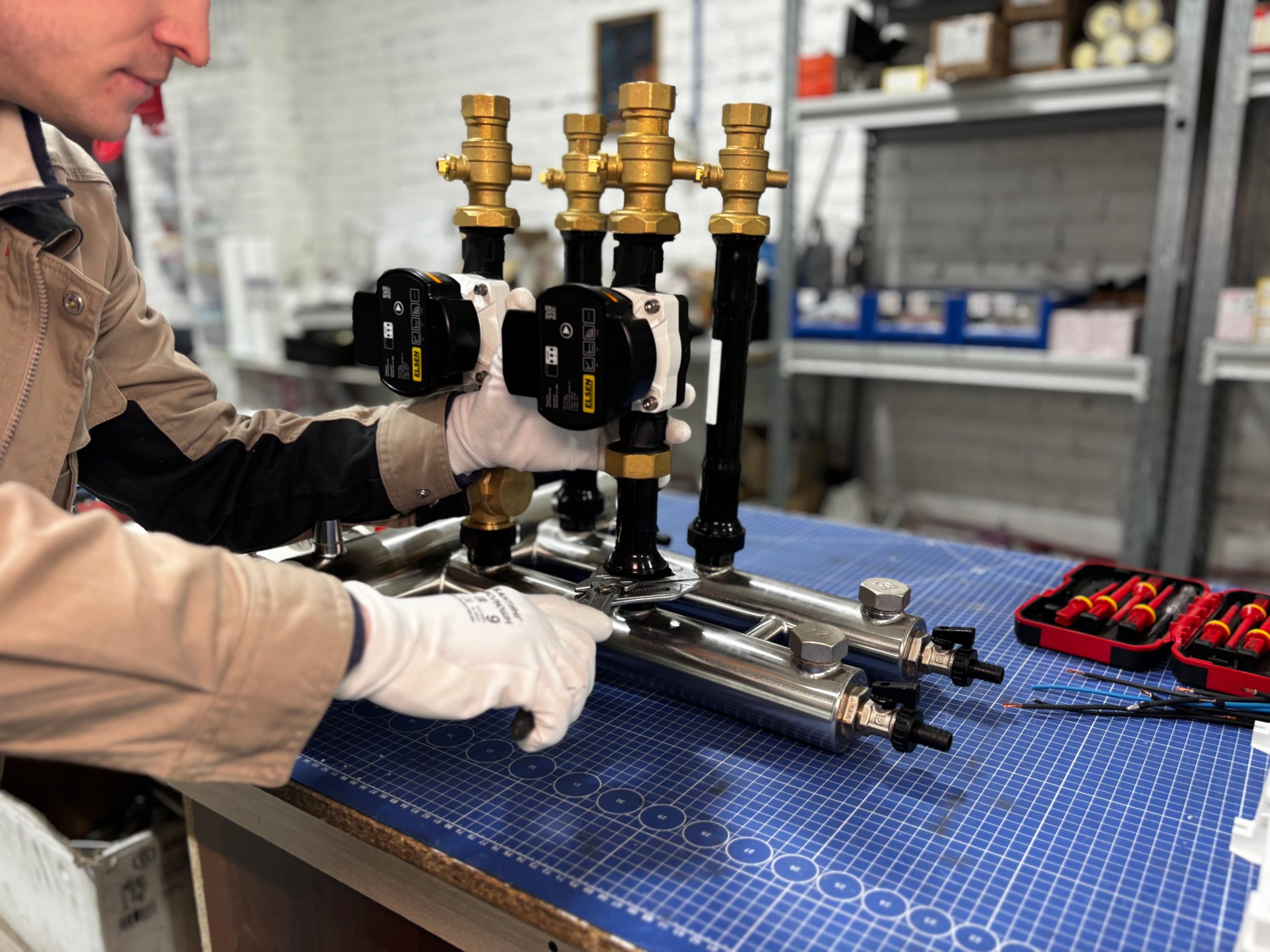 Installation tuyauterie système chauffage industriel