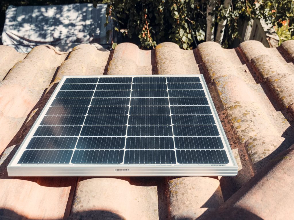Que peut-on alimenter avec un panneau solaire 400W ?
