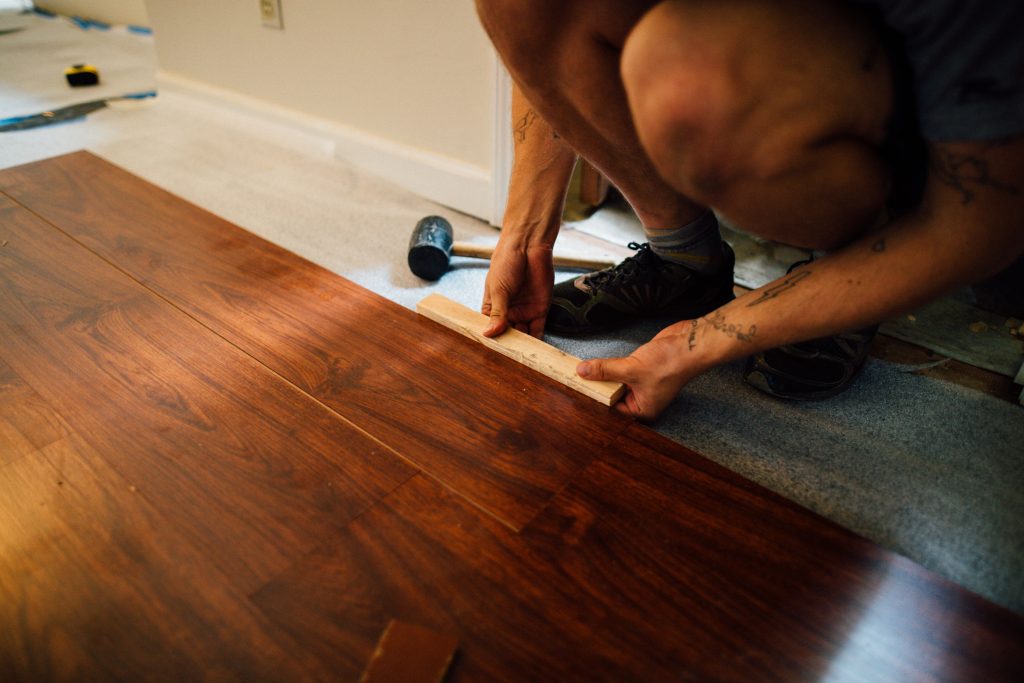 Comment choisir sa sous couche parquet pour rattraper le niveau ?